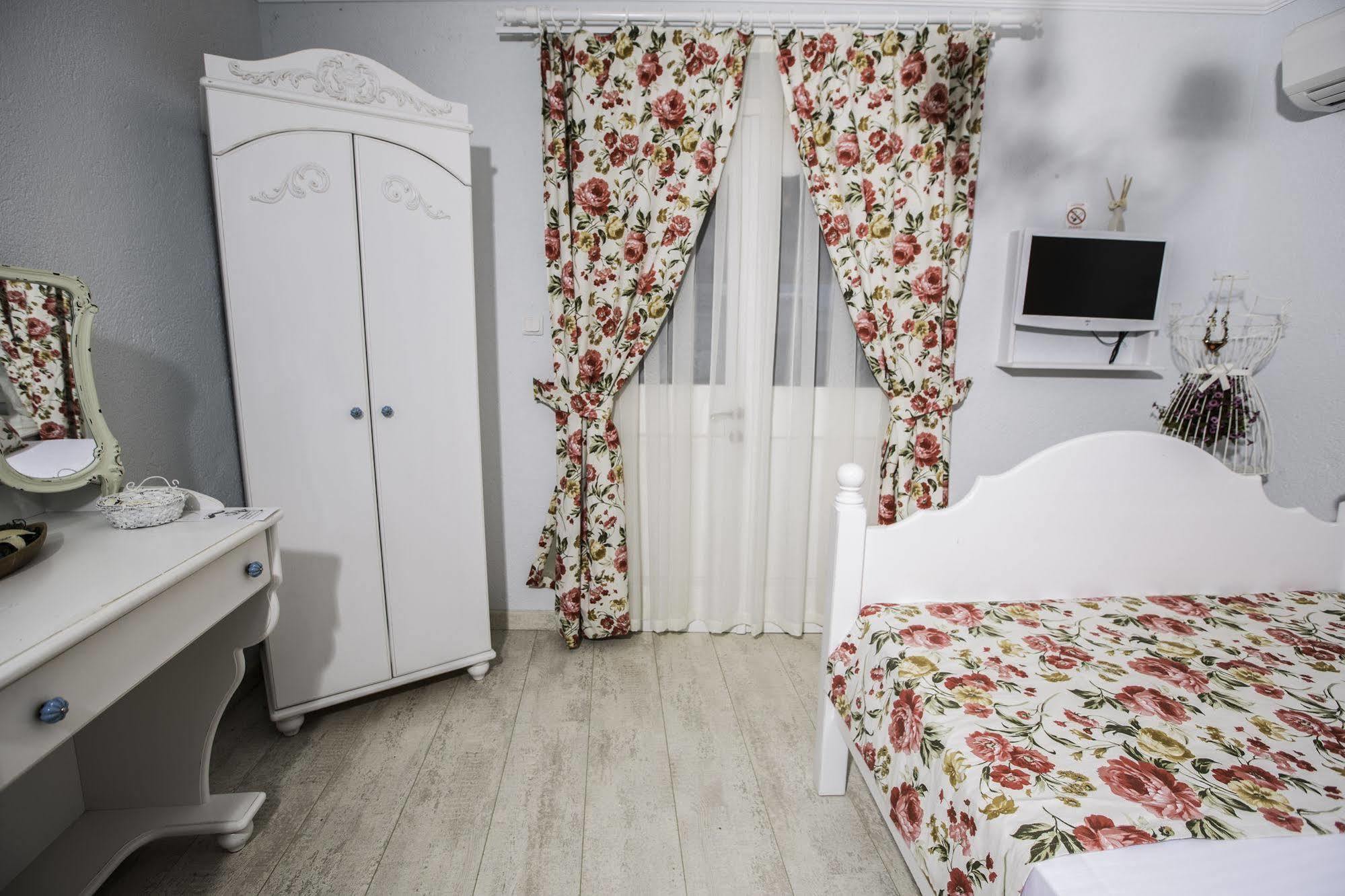 The White Hotel Alacati Exterior photo