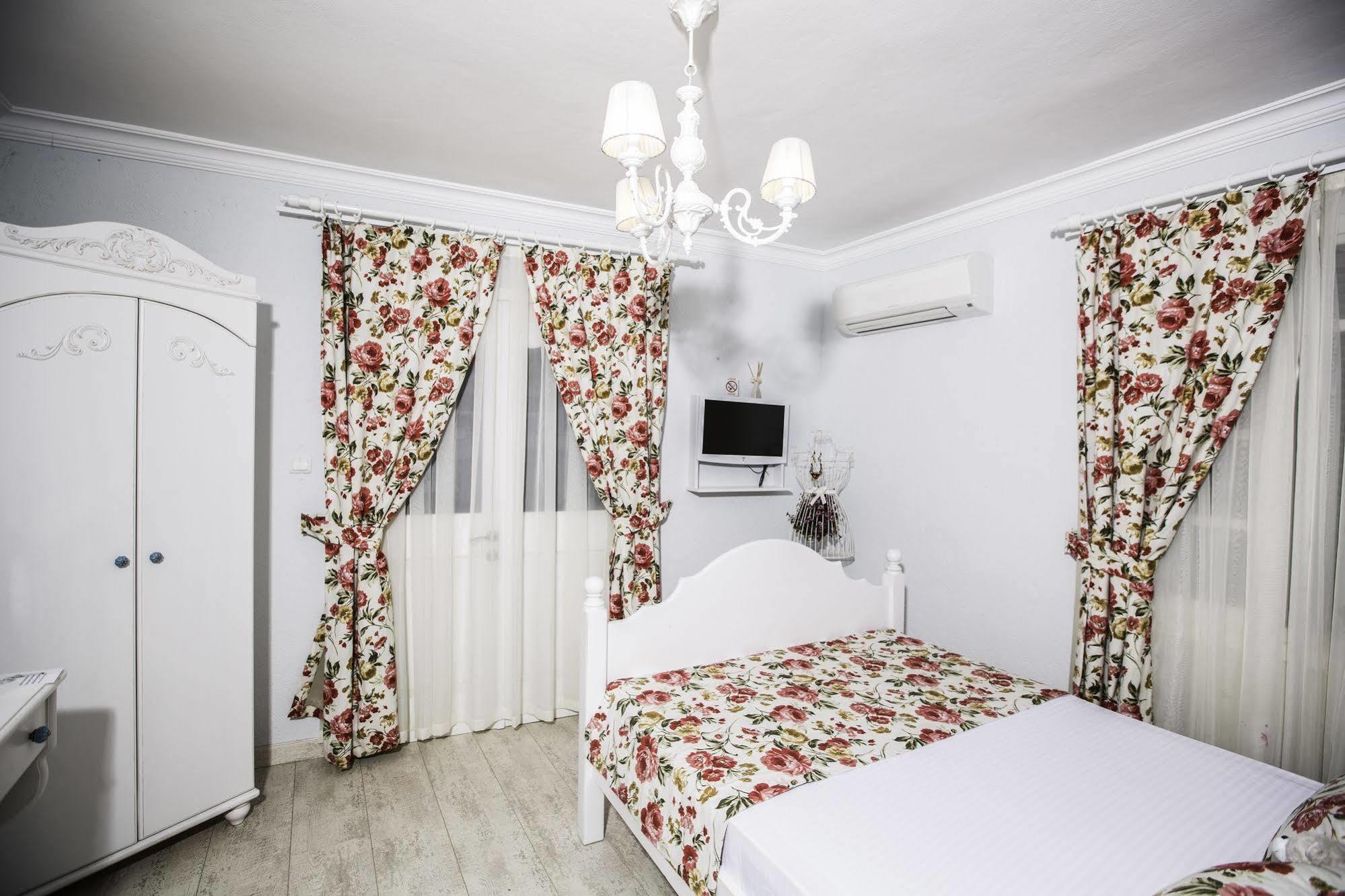 The White Hotel Alacati Exterior photo
